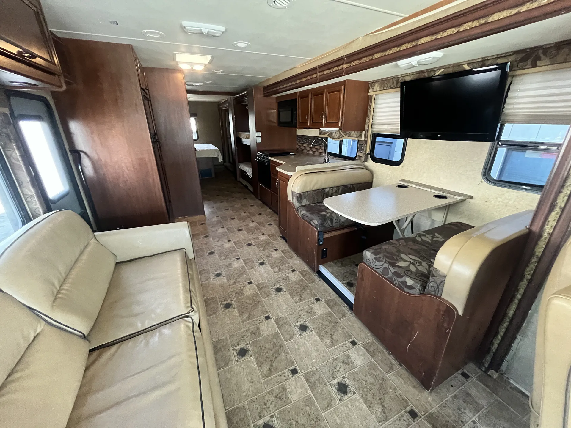 2014 Thor Motor Coach Hurricane 34J - Photo 4