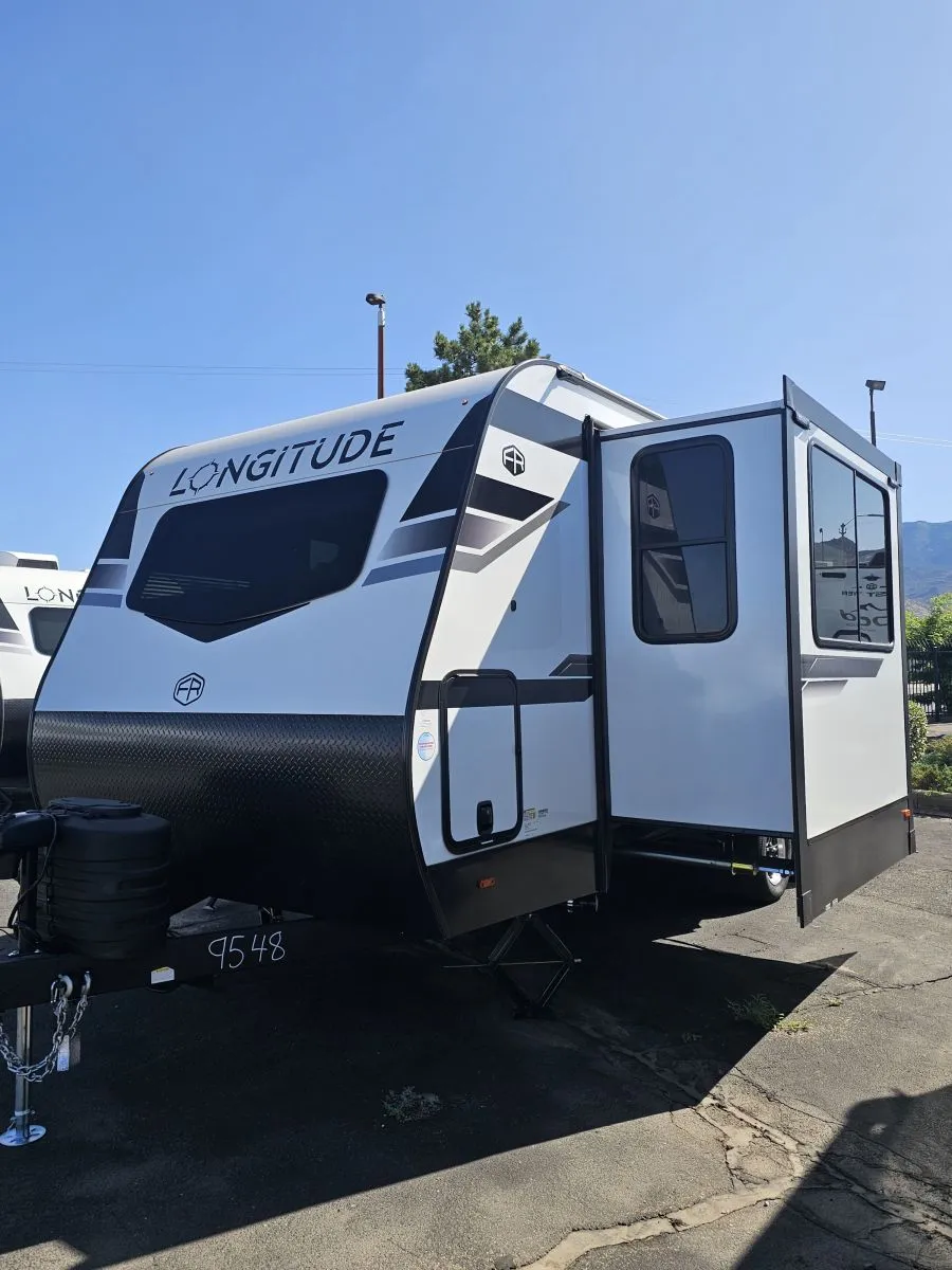 2026 East to West Longitude 230FK - Photo 3