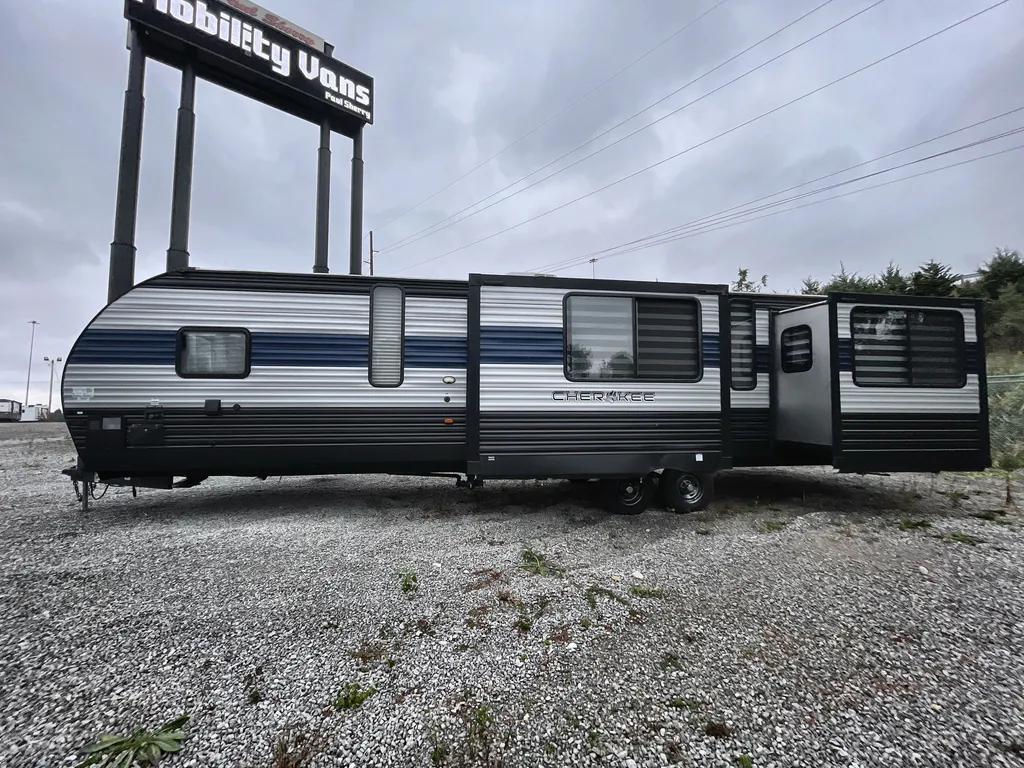 2021 Forest River Cherokee 306MM, Photos photo 4
