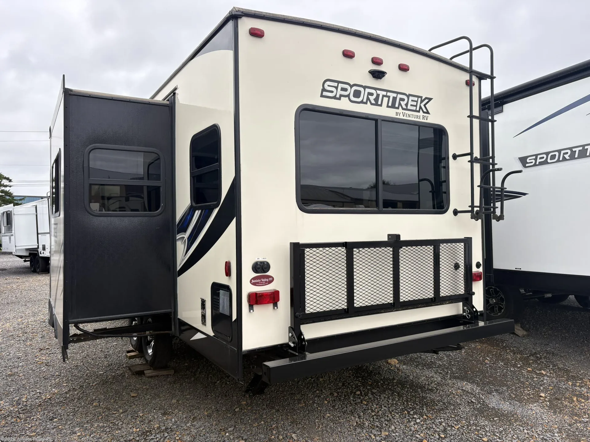 2018 Venture RV SportTrek ST252VRD - Photo 4