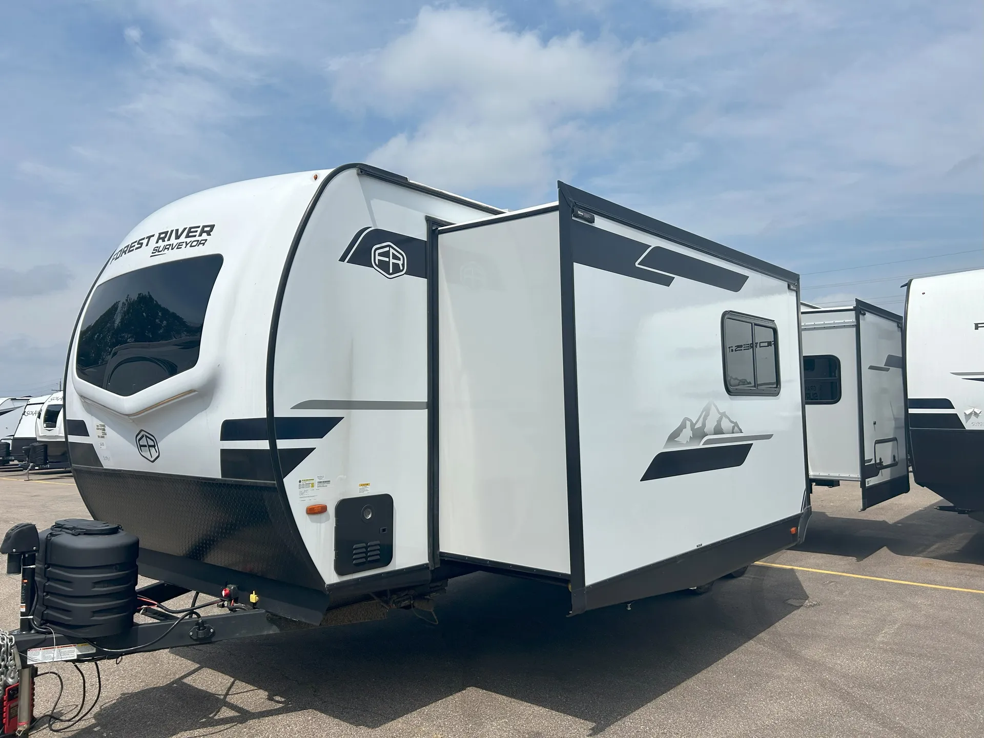 2025 Forest River Grand Surveyor 275FKBS — Photo 5