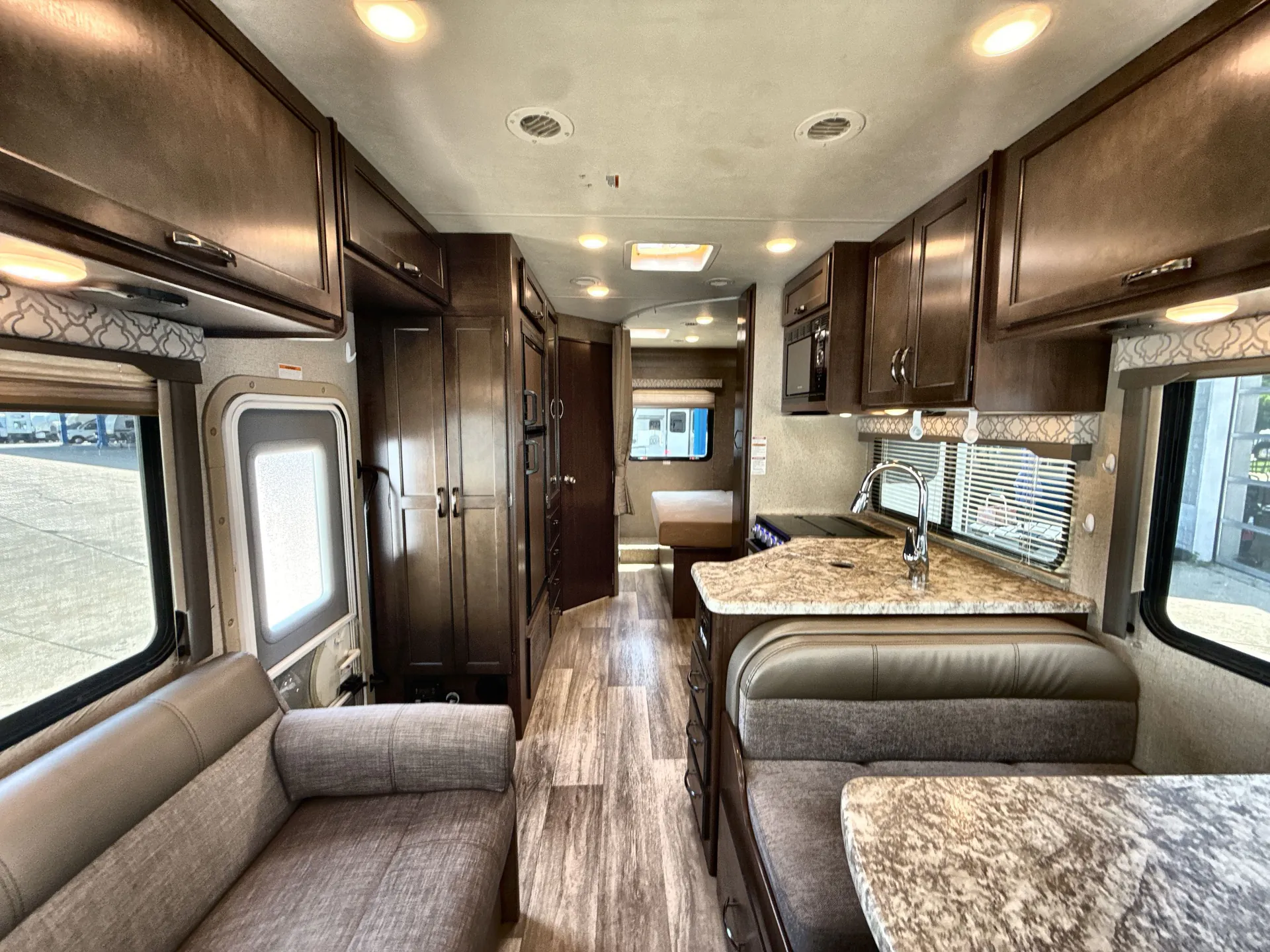 2019 Thor Motor Coach Freedom Elite 26HE — living area main