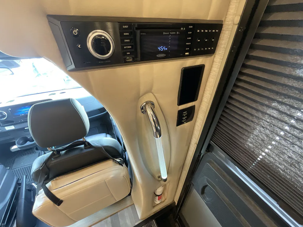 2020 Tiffin Wayfarer 25 RW, Photos photo 11