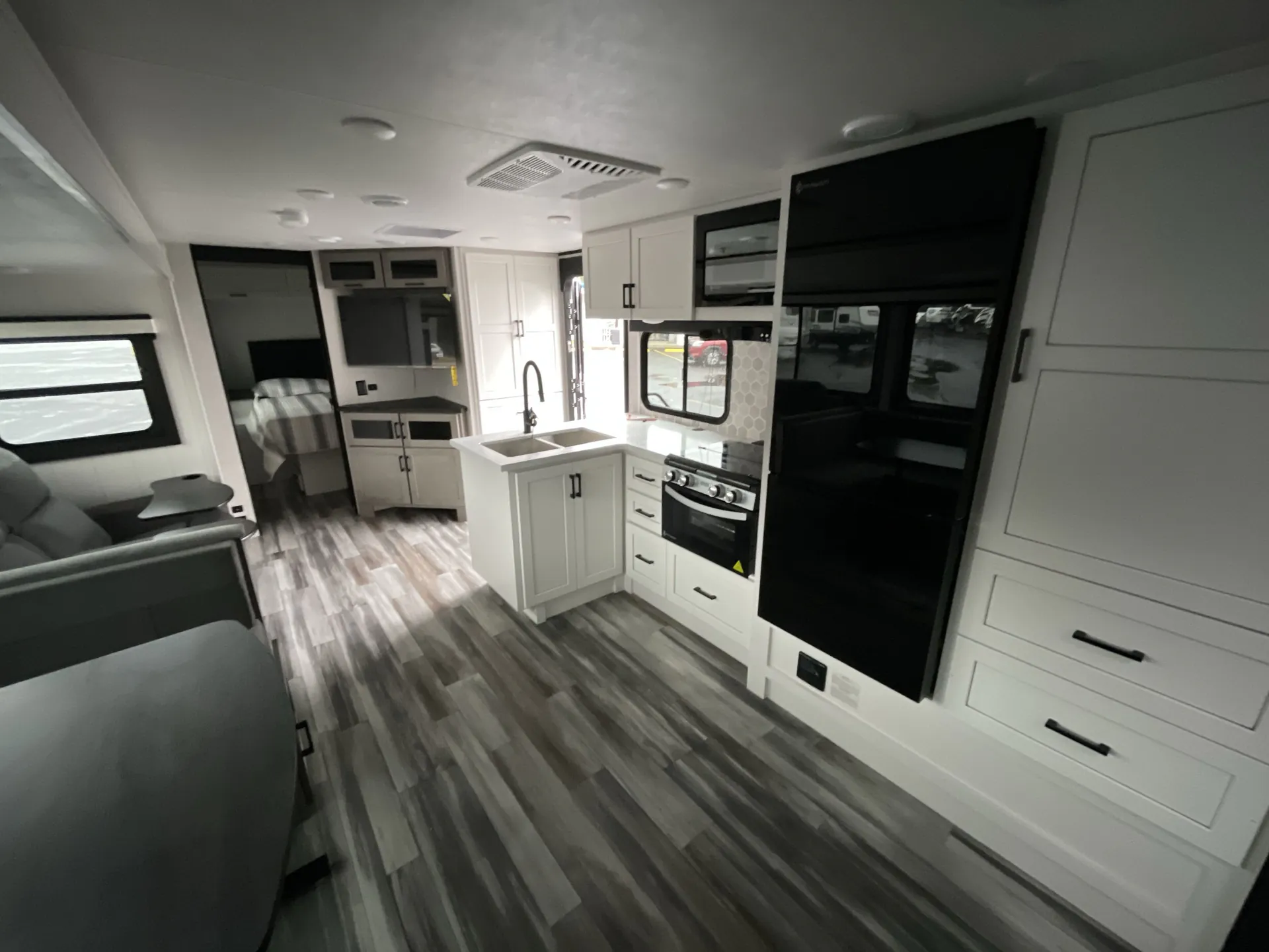 2025 Jayco Jay Feather 28RB — living area main