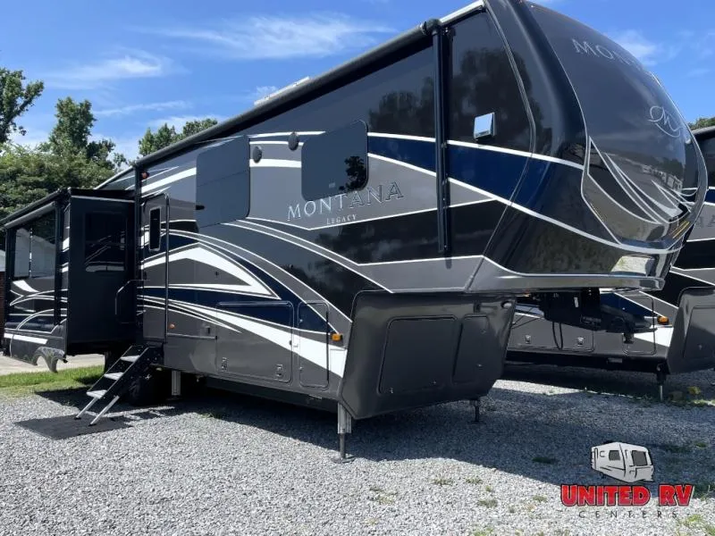 2022 Keystone Montana 3231CK - Photo 2