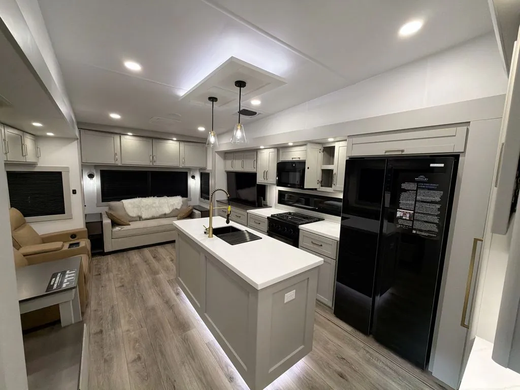 2026 Brinkley Model Z 3600, Photos photo 15