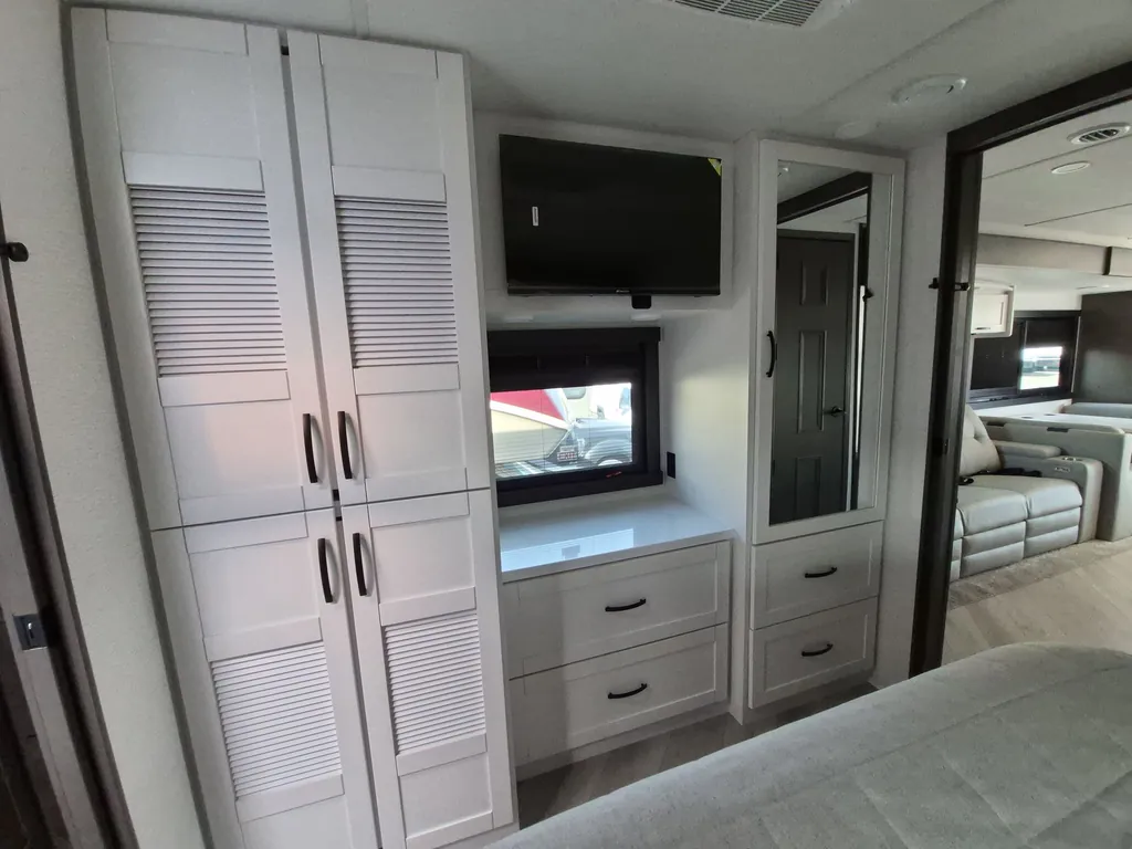 2027 Entegra Coach Accolade 37K, Photos photo 26