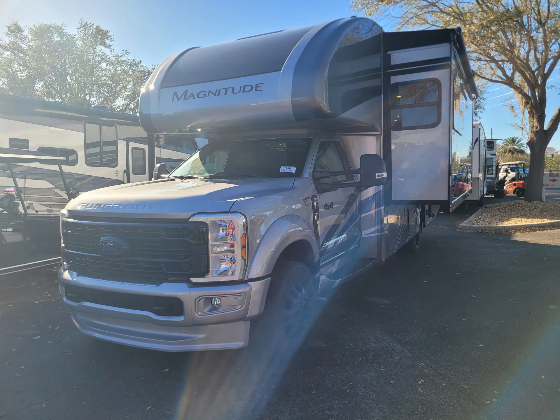 2025 Thor Motor Coach Magnitude Grand S29 - Photo 3