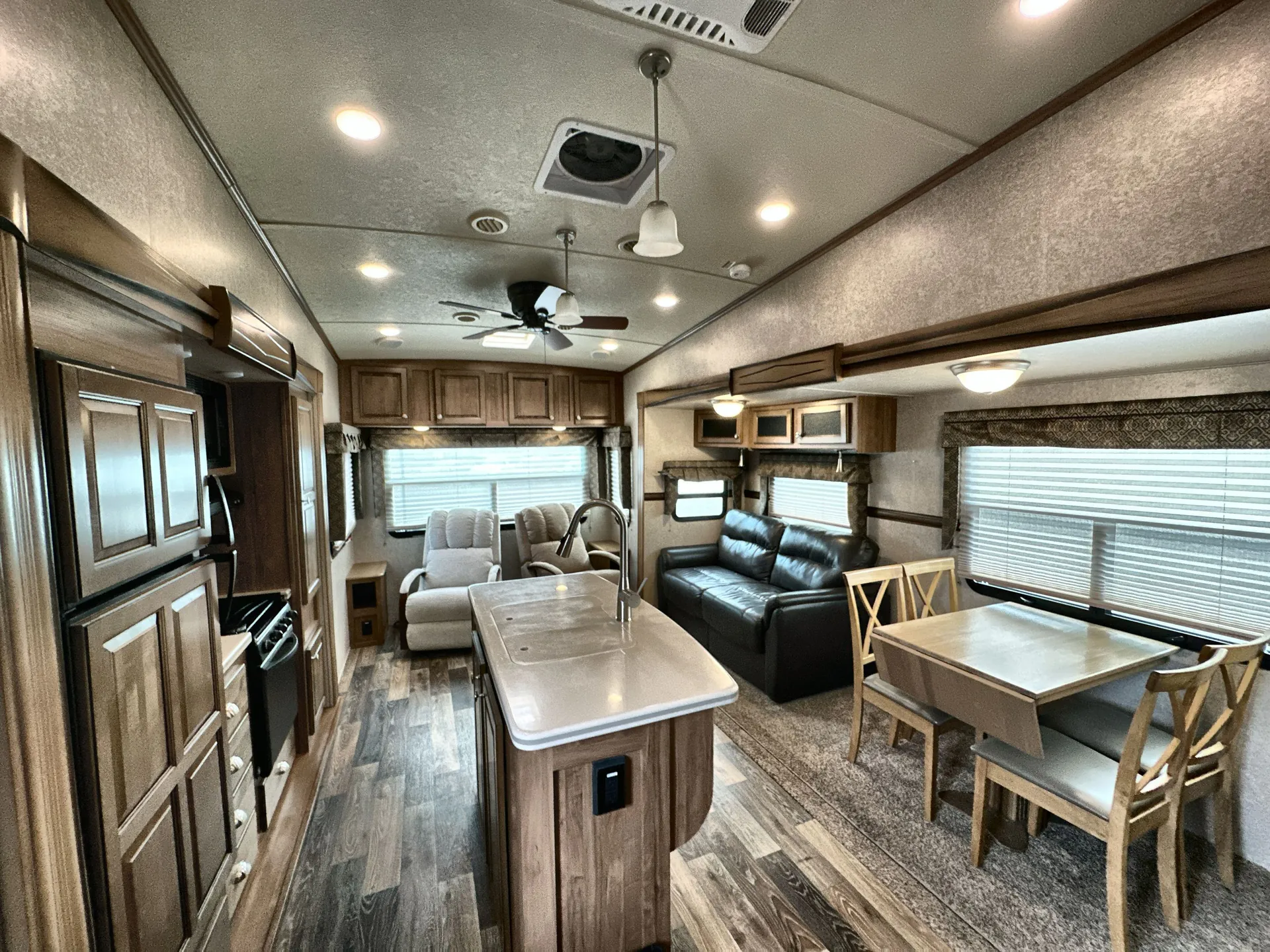 2017 Forest River Flagstaff Classic Super Lite 8528IKWS — living area main