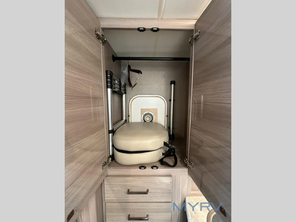 2023 Thor Motor Coach Tiburon 24FB, Photos photo 24