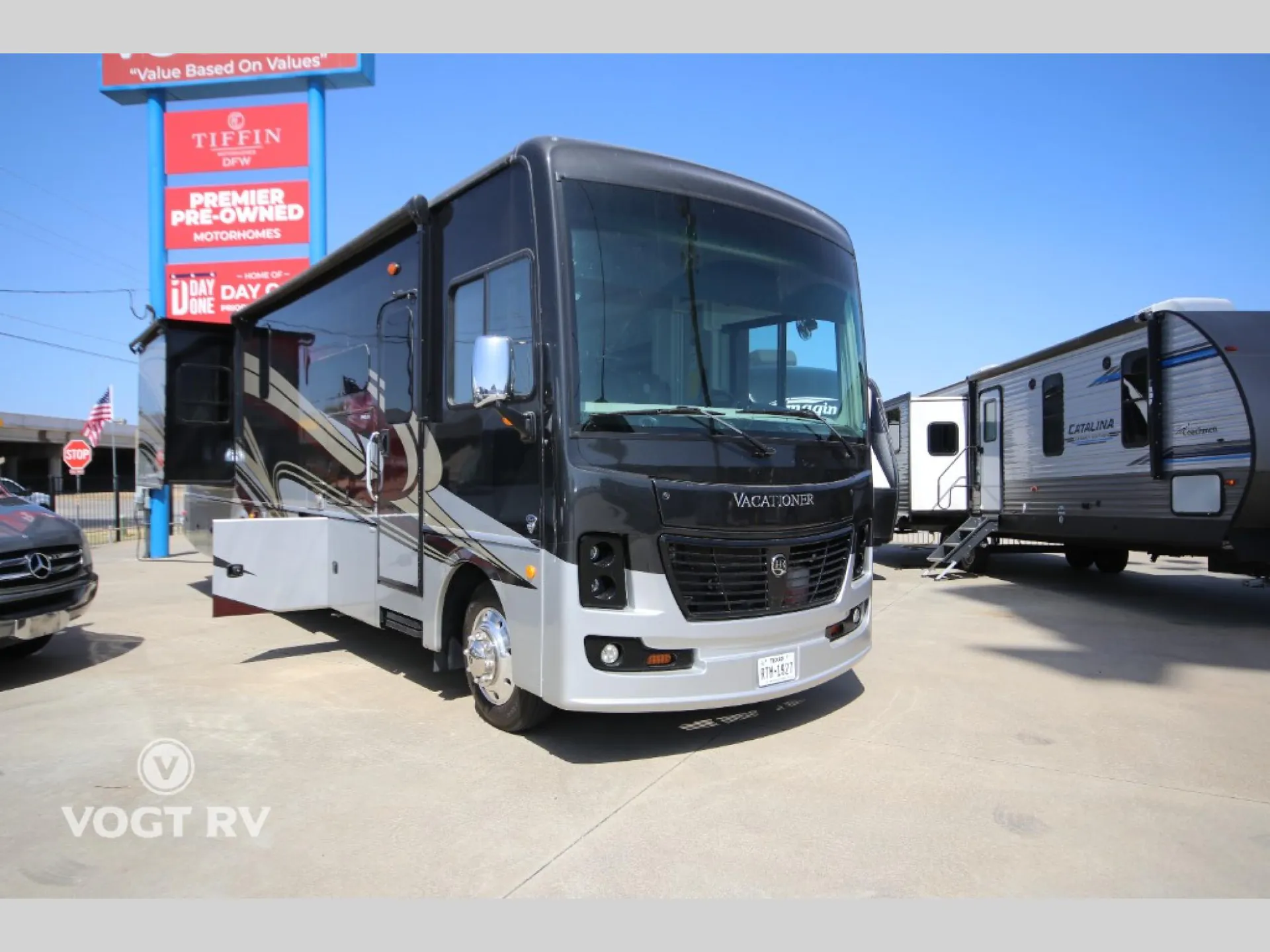 2022 Holiday Rambler Vacationer 35K dealer photo 1 from Vogt RV Center