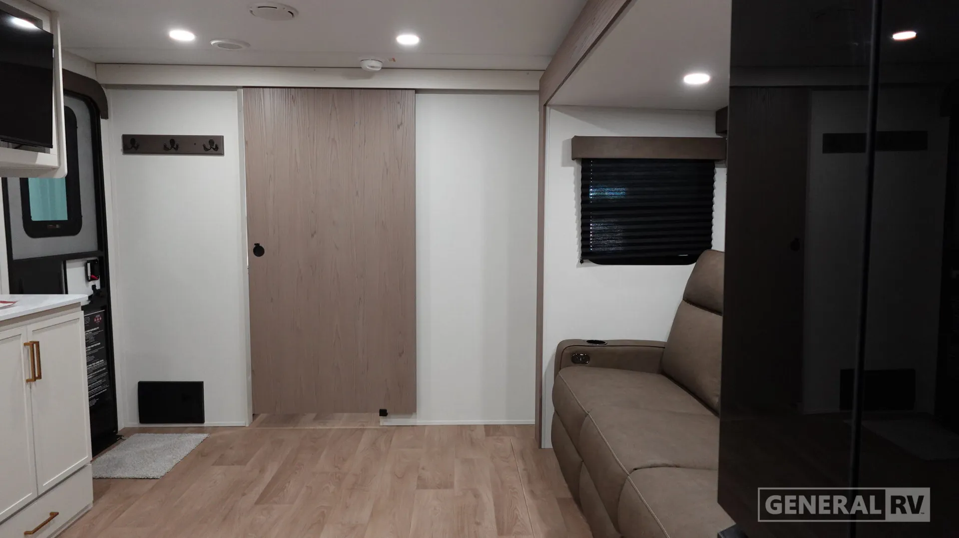2027 Grand Design Transcend Xplor 22RBX - Photo 3