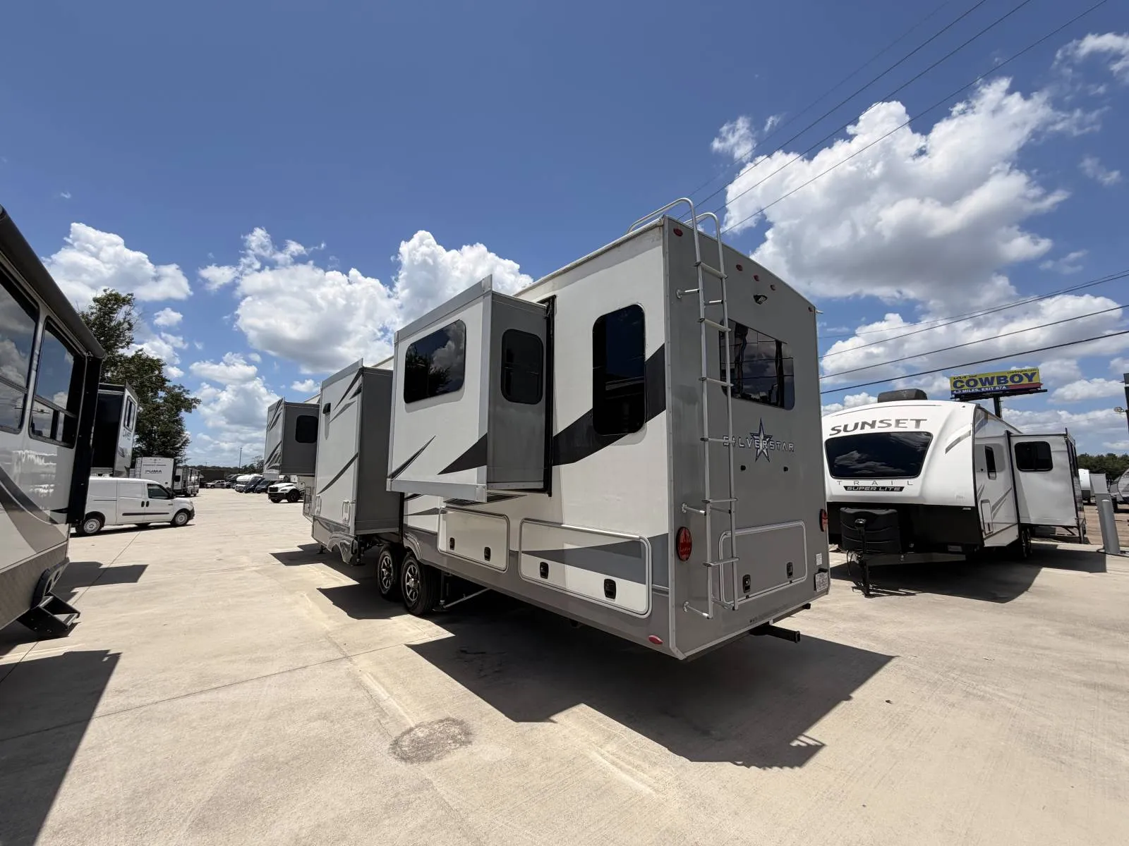 2020 Highland Ridge SILVERSTAR 375 - Photo 2