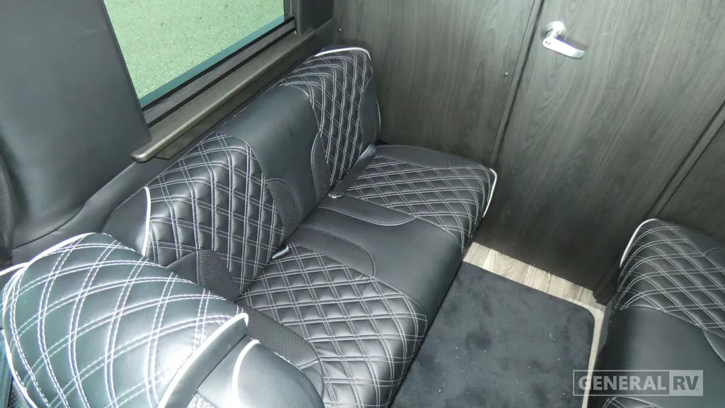 2024 Midwest Automotive Designs Luxe Cruiser D4, Photos photo 16