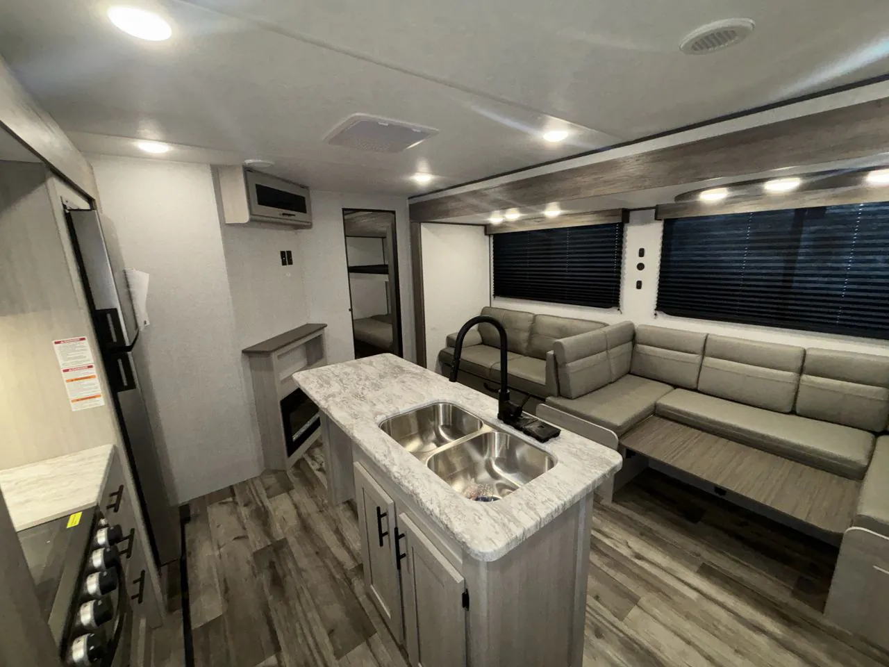 2026 CrossRoads Zinger 331BH - Photo 2