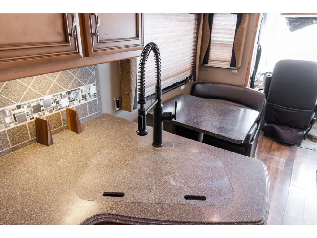 2015 Newmar Canyon Star 3921, Photos photo 9