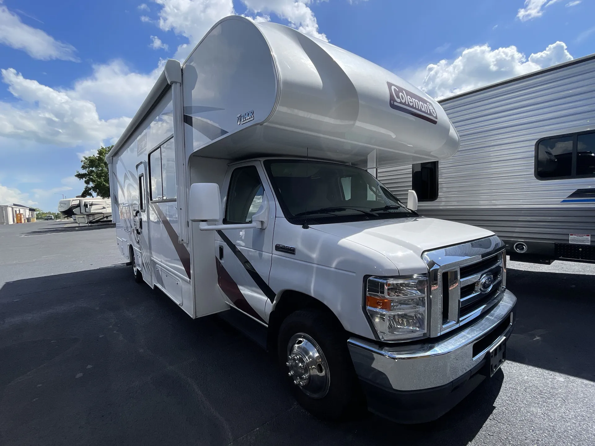 2023 Thor Motor Coach Coleman 27CM - Photo 2