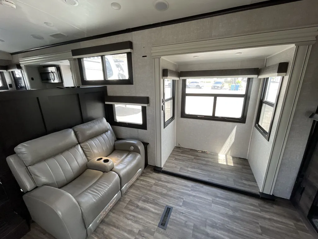 2022 Jayco North Point 380RKGS, Photos photo 4