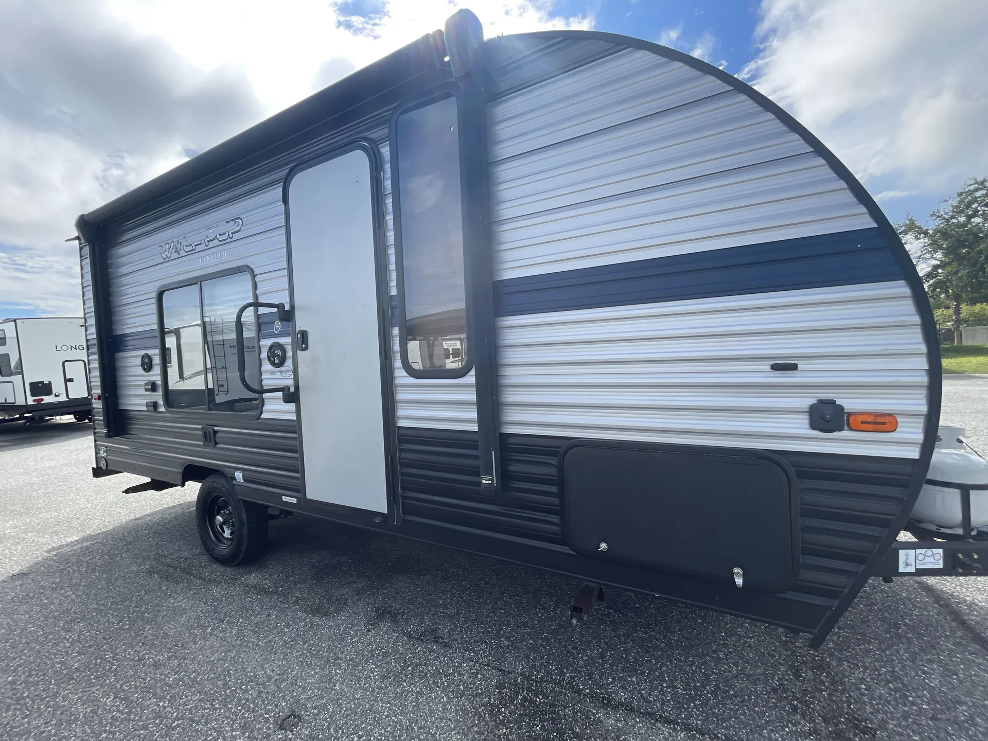2019 Forest River Cherokee Wolf Pup 16FQ — campside