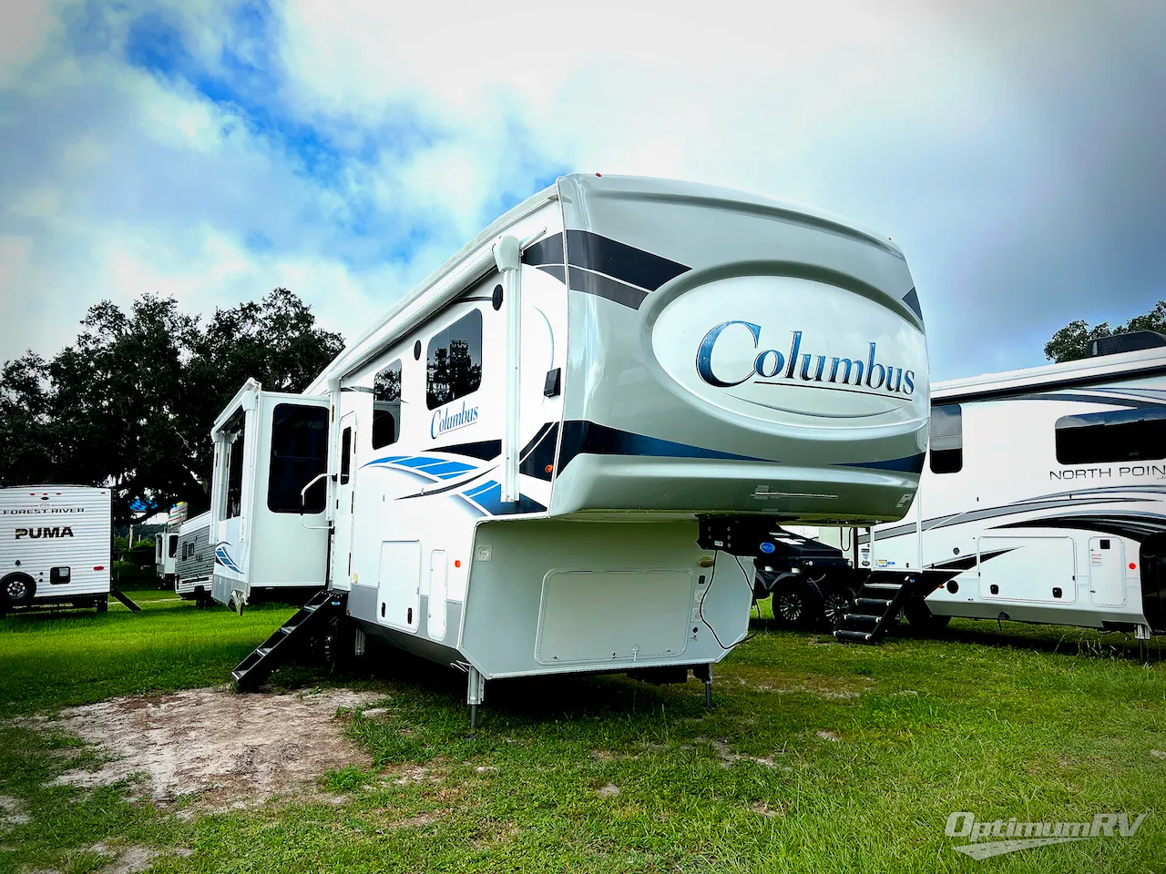 2022 Palomino Columbus 329DV dealer photo 1 from Optimum RV