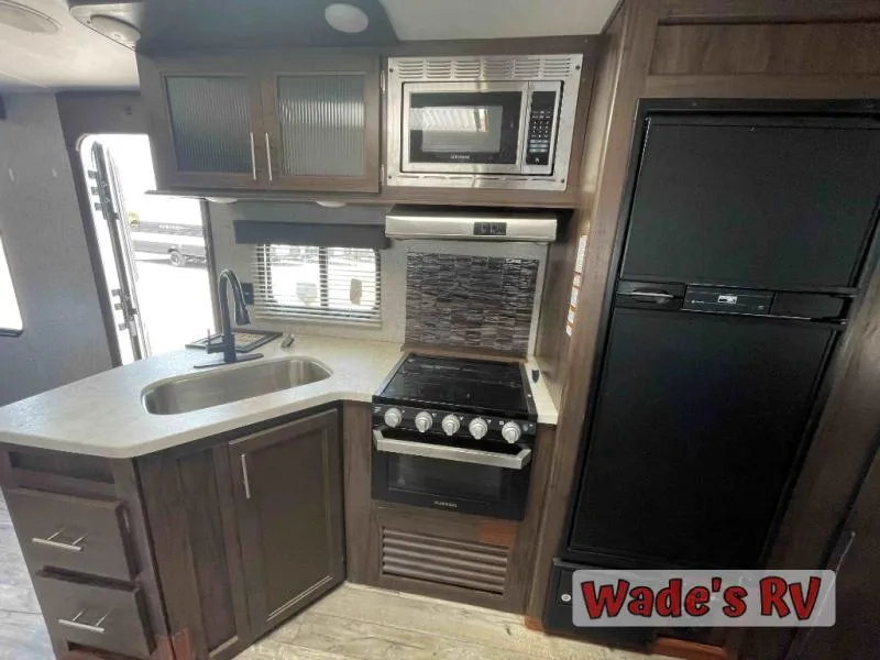 2018 Forest River Cherokee Grey Wolf 26DBH - Photo 3