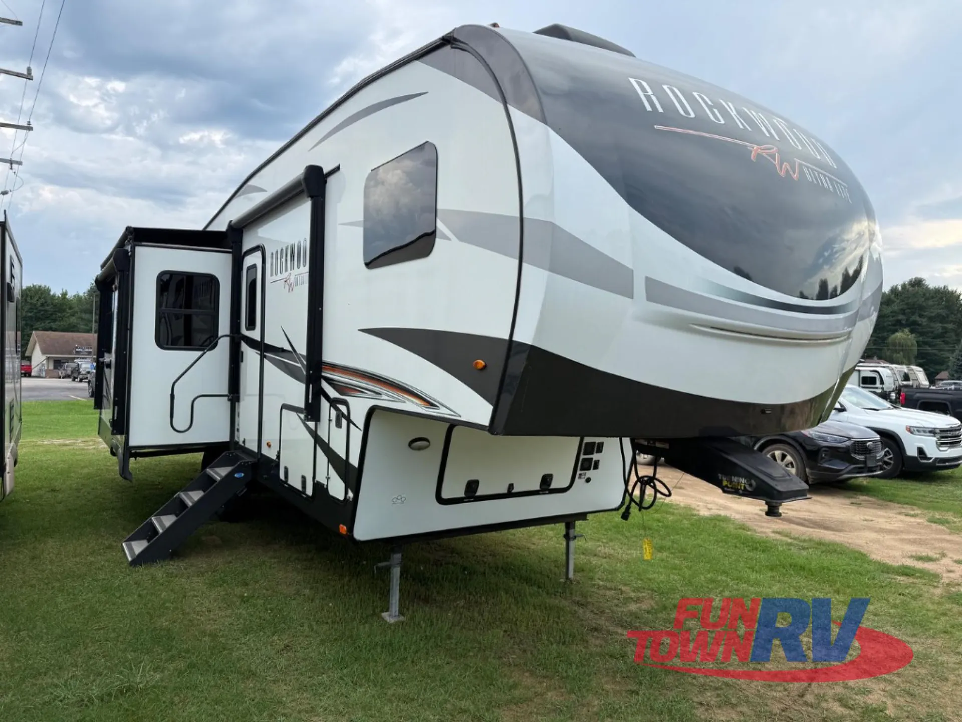 2021 Forest River Rockwood Ultra Lite 2883WS - Photo 2