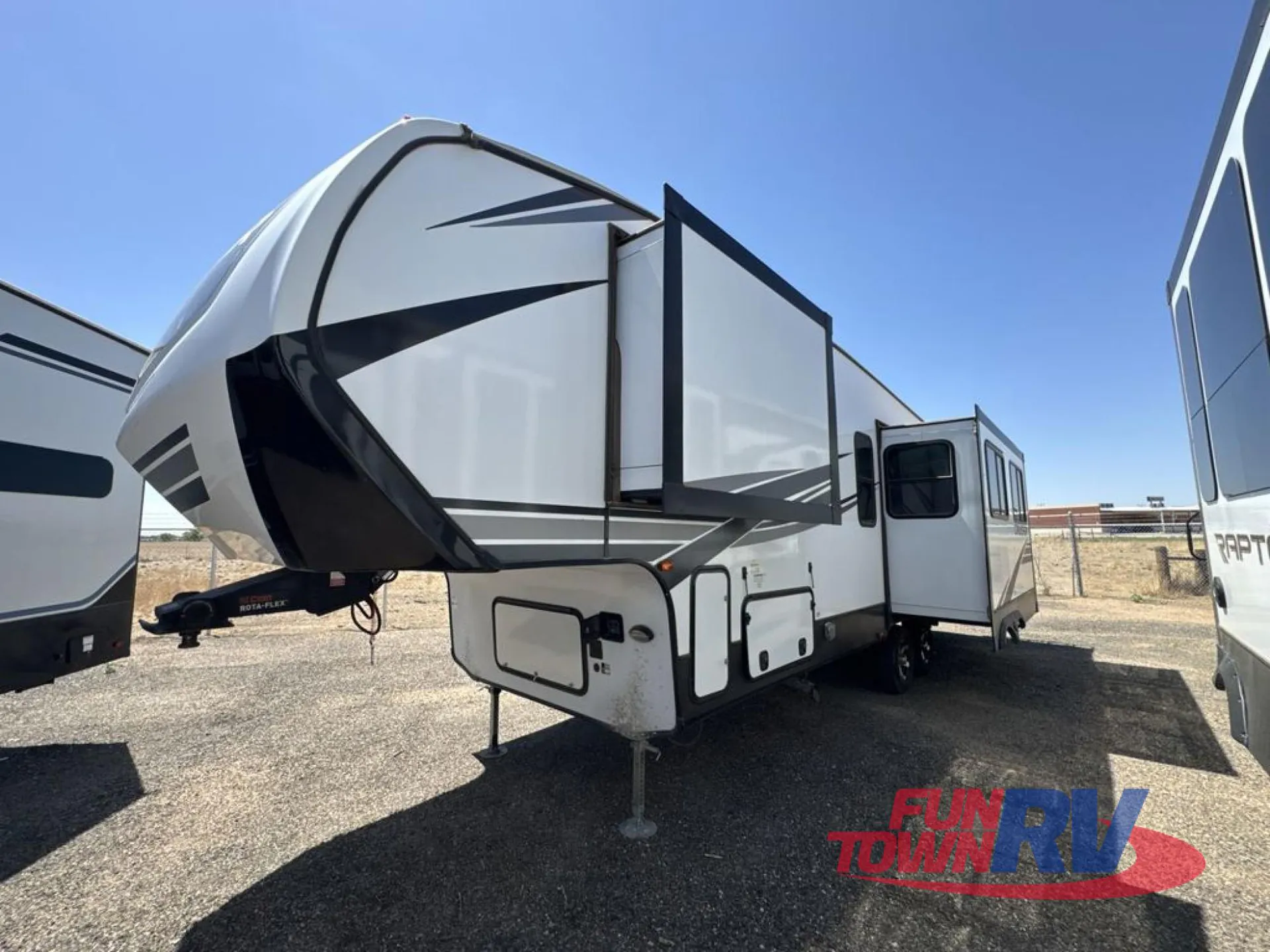 2023 CrossRoads Cruiser Aire 28RD - Photo 4