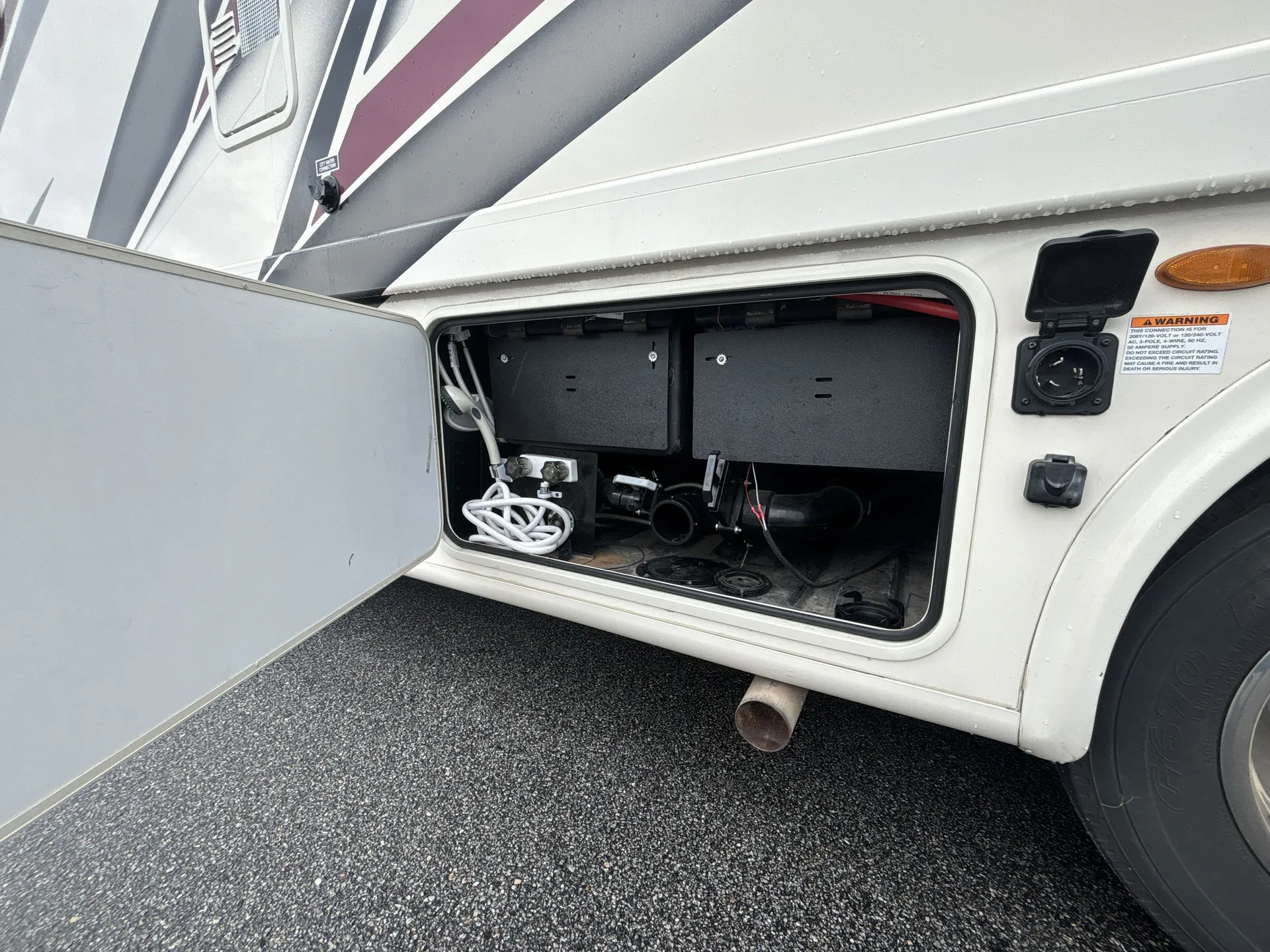 2022 Thor Motor Coach Ace 32.3 — living area main