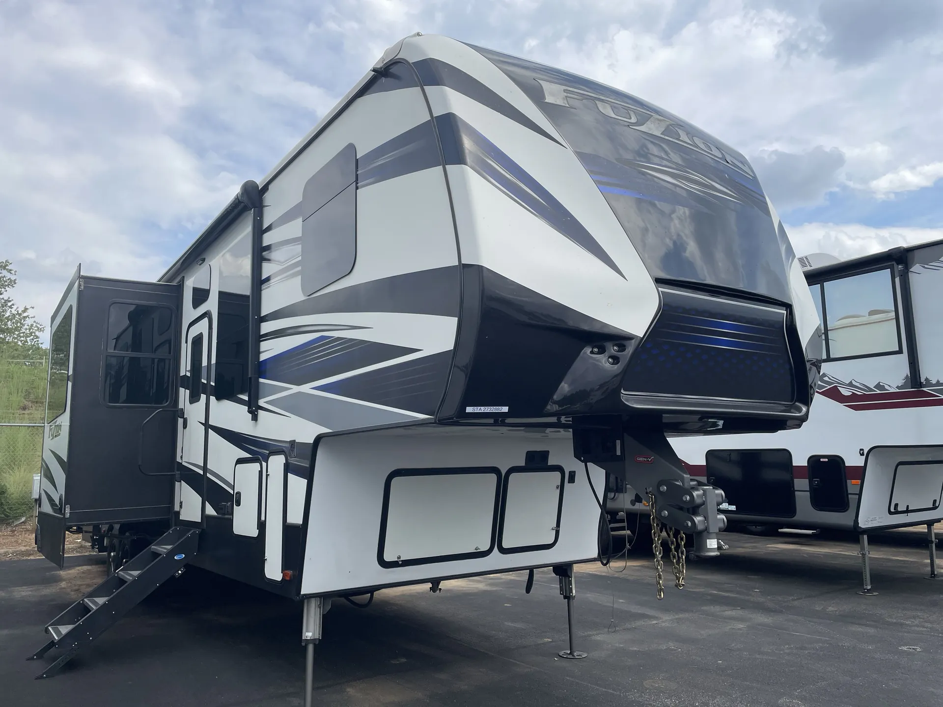 2018 Keystone Fuzion 357 - Photo 2