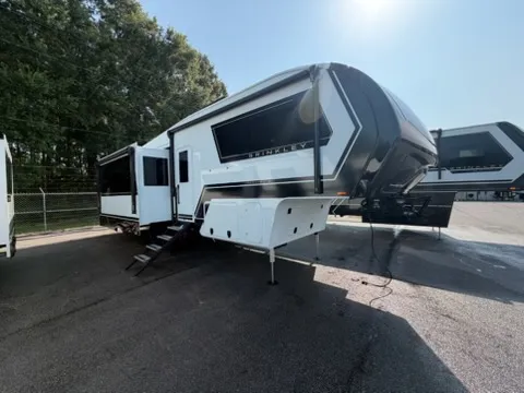 2027 Brinkley Model Z 2900 - Photo 2