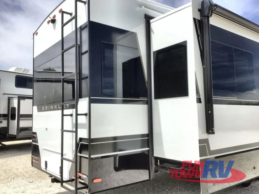 2026 Brinkley Model Z 3600, Photos photo 8
