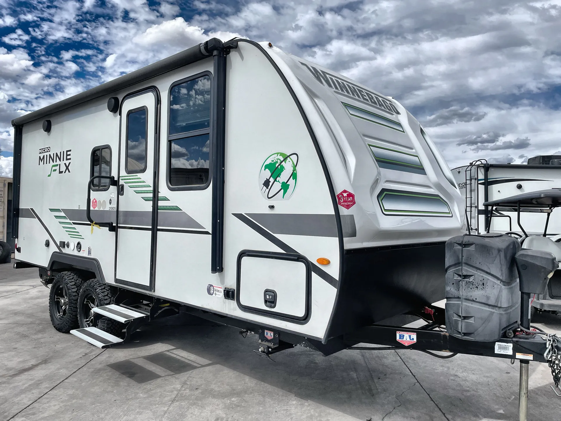 2022 Winnebago Micro Minnie FLX 2108DS dealer photo 1 from Camping World