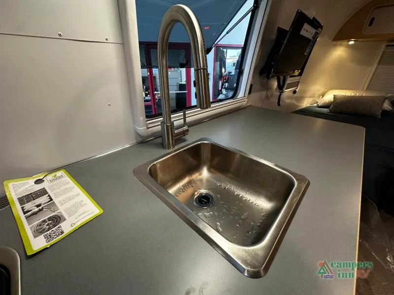 2026 Airstream World Traveler 22RB - Photo 4