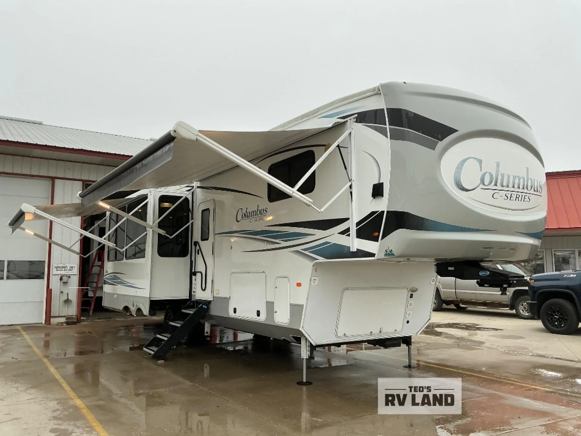 2022 Palomino Columbus 299RL - Photo 2