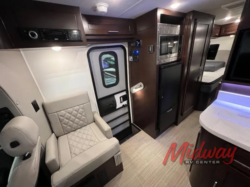 2023 Regency RV Ultra Brougham UB25TB - Photo 4