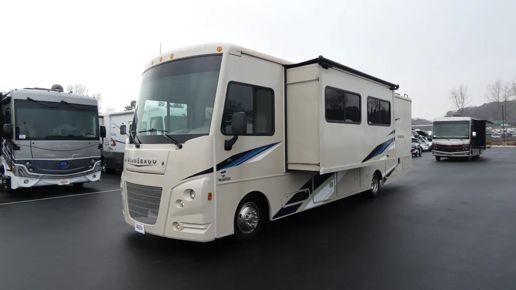 2022 Winnebago Vista 32M, Photos photo 5