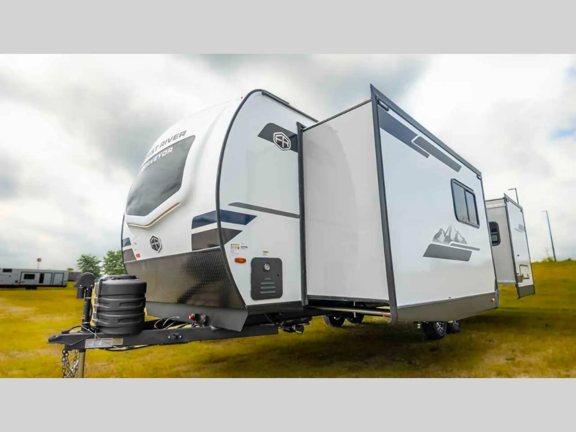 2026 Forest River Grand Surveyor 275FKBS — Photo 6