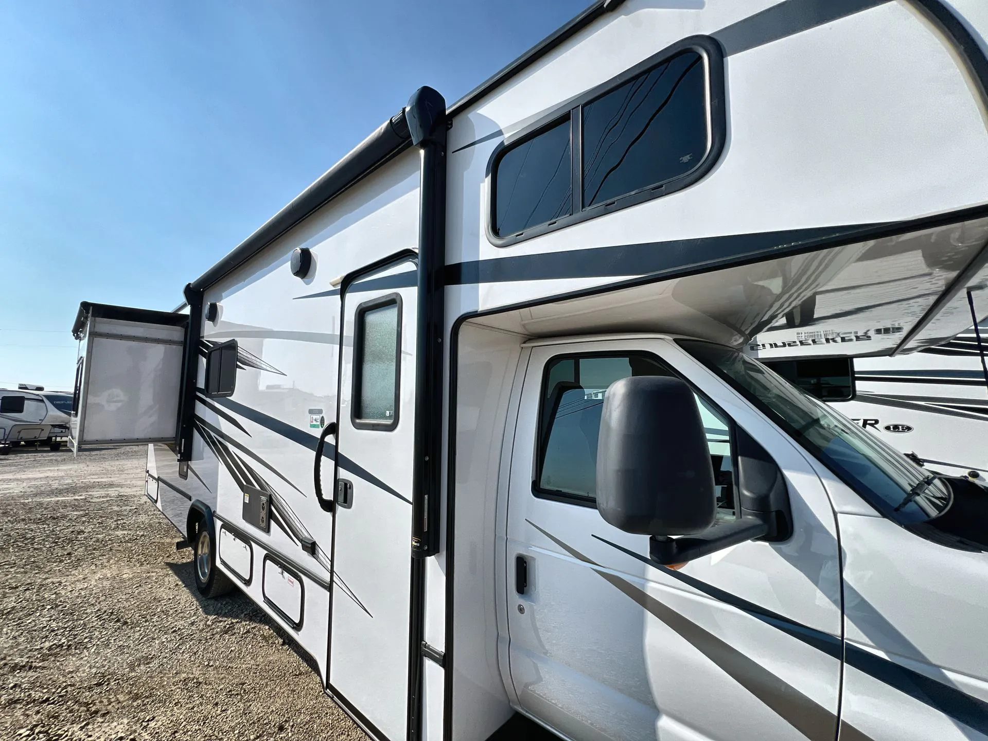 2024 Forest River Sunseeker 2550DS LE - Photo 4