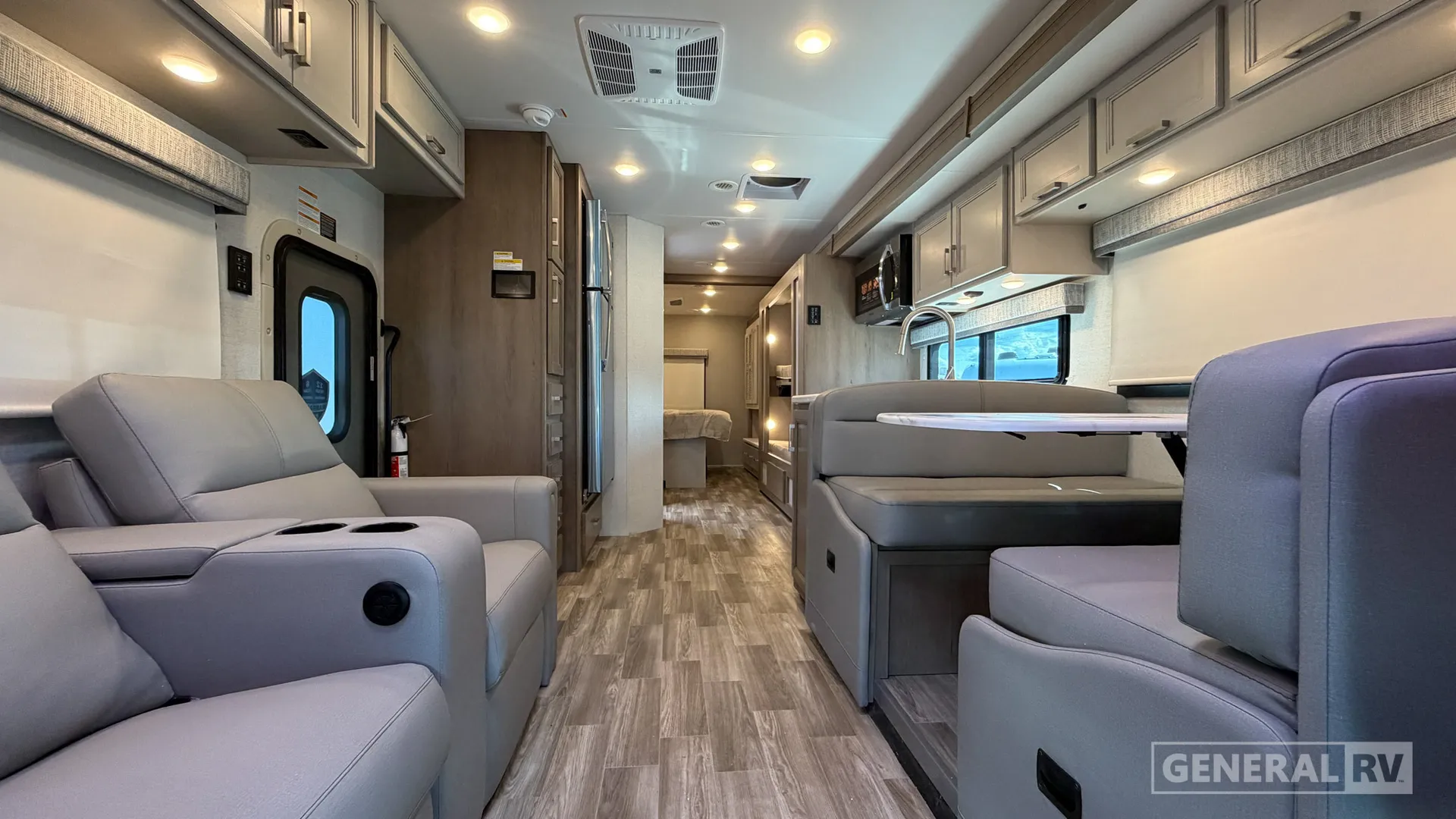 2027 Thor Motor Coach Magnitude Grand R36 - Photo 3
