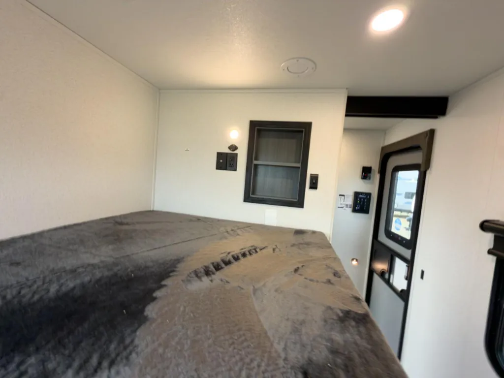 2027 Forest River Solaire 3150TBSS, Photos photo 21