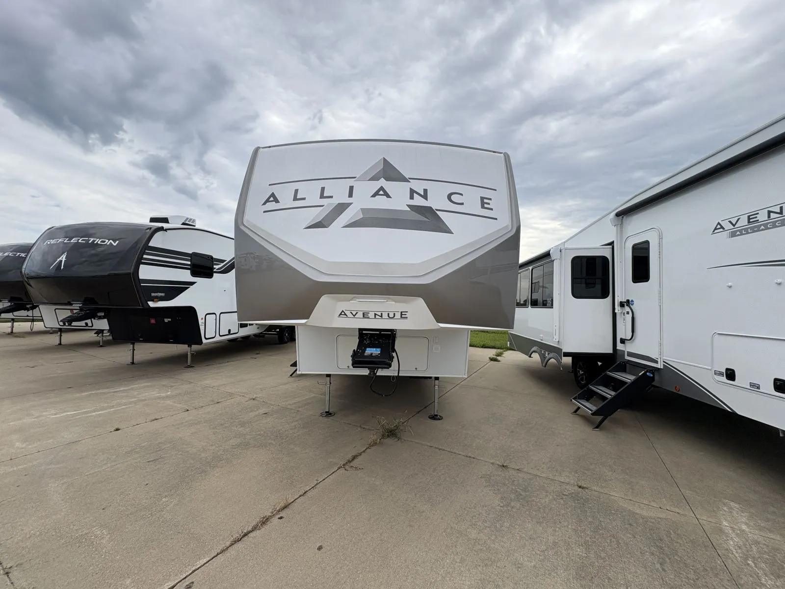 2026 Alliance RV Avenue All-Access 30BH - Photo 3