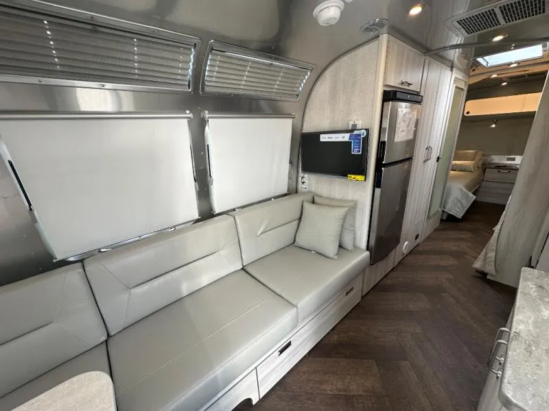 2026 Airstream International 27FB - Photo 2