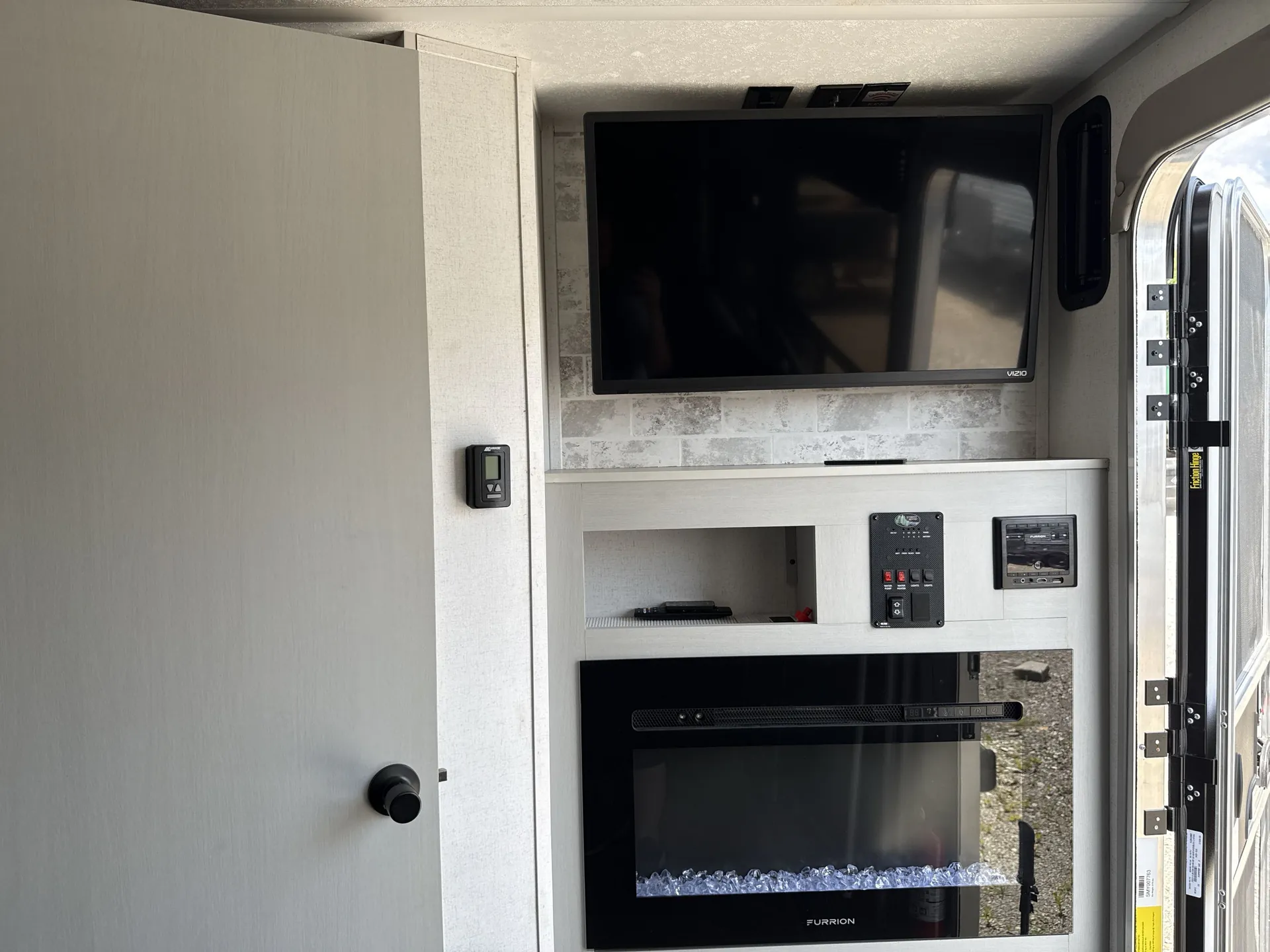 2021 Forest River Salem FSX 260RT — stove oven open