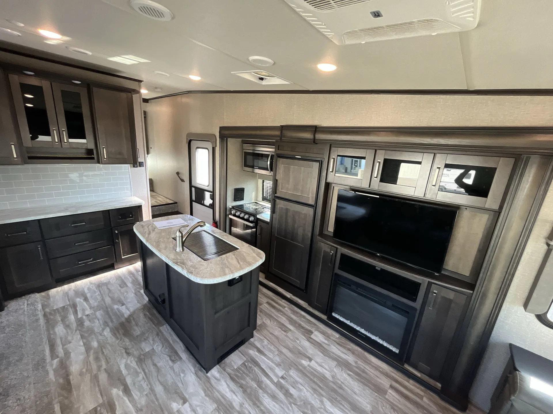 2022 Grand Design Reflection 150 Series 280RS — living area main