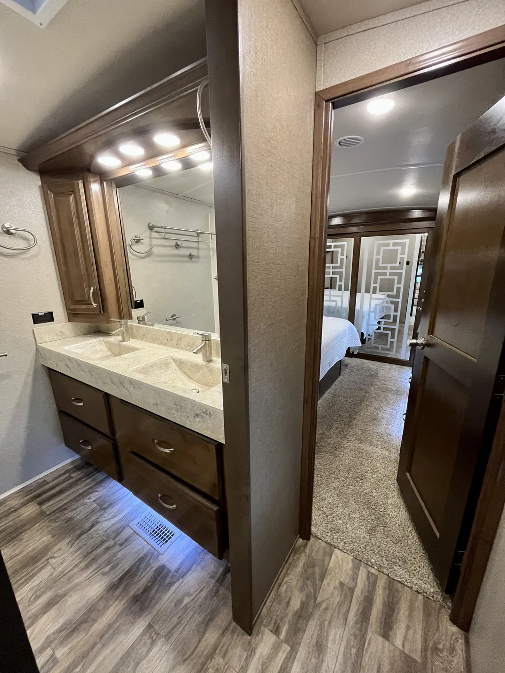 2017 Forest River Cedar Creek Champagne Edition 38EL, Photos photo 8