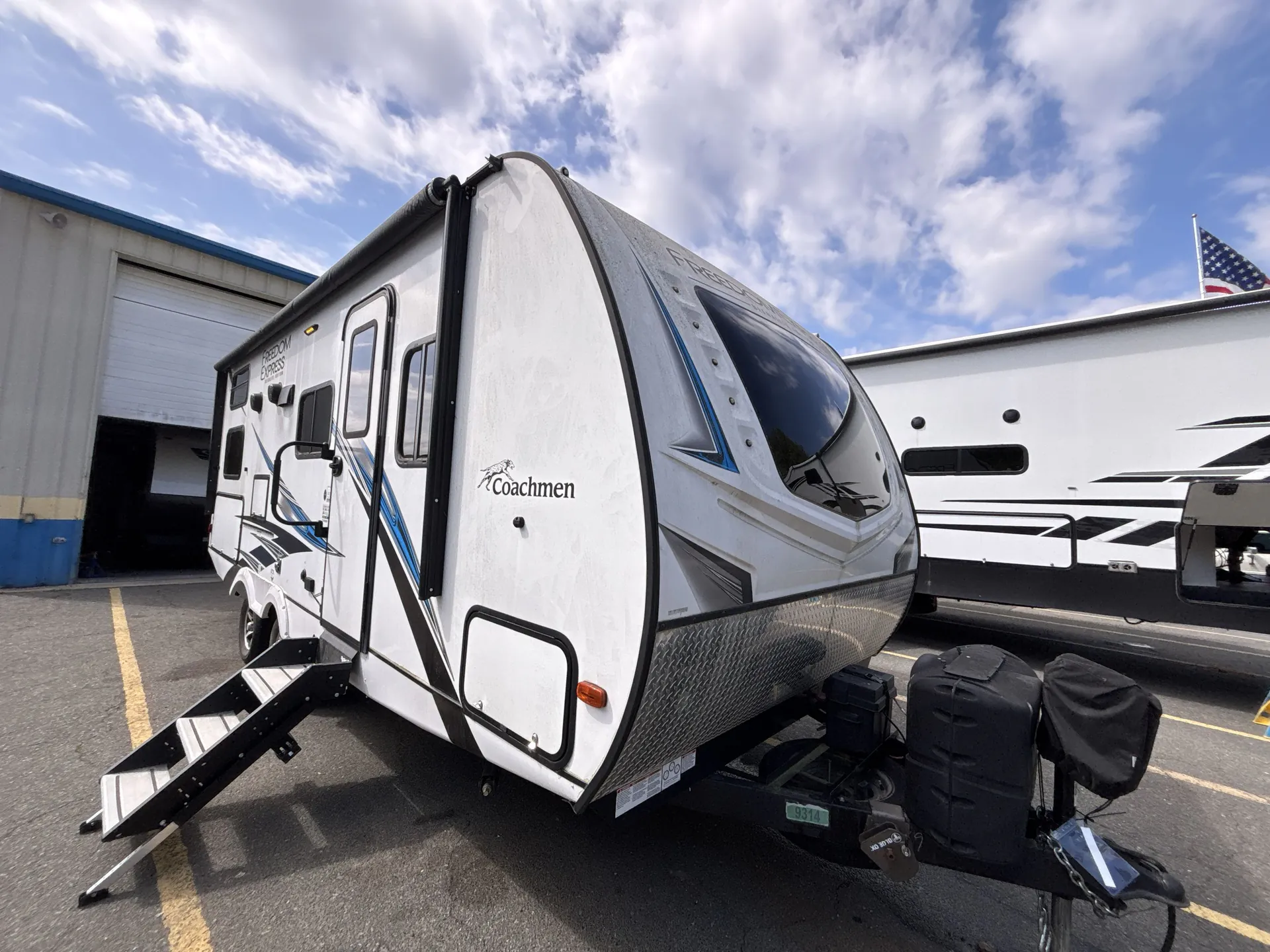 2021 Coachmen Freedom Express 238BHS - Photo 2