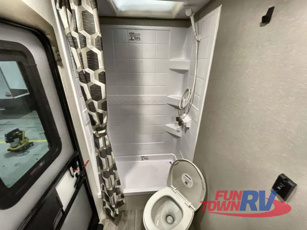 2026 Coachmen Catalina Legacy Edition 273DBHCK, Photos photo 31