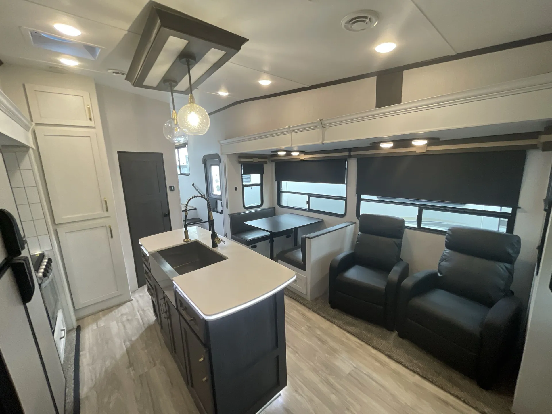 2022 Dutchmen Astoria Platinum 3553MBP — living area main