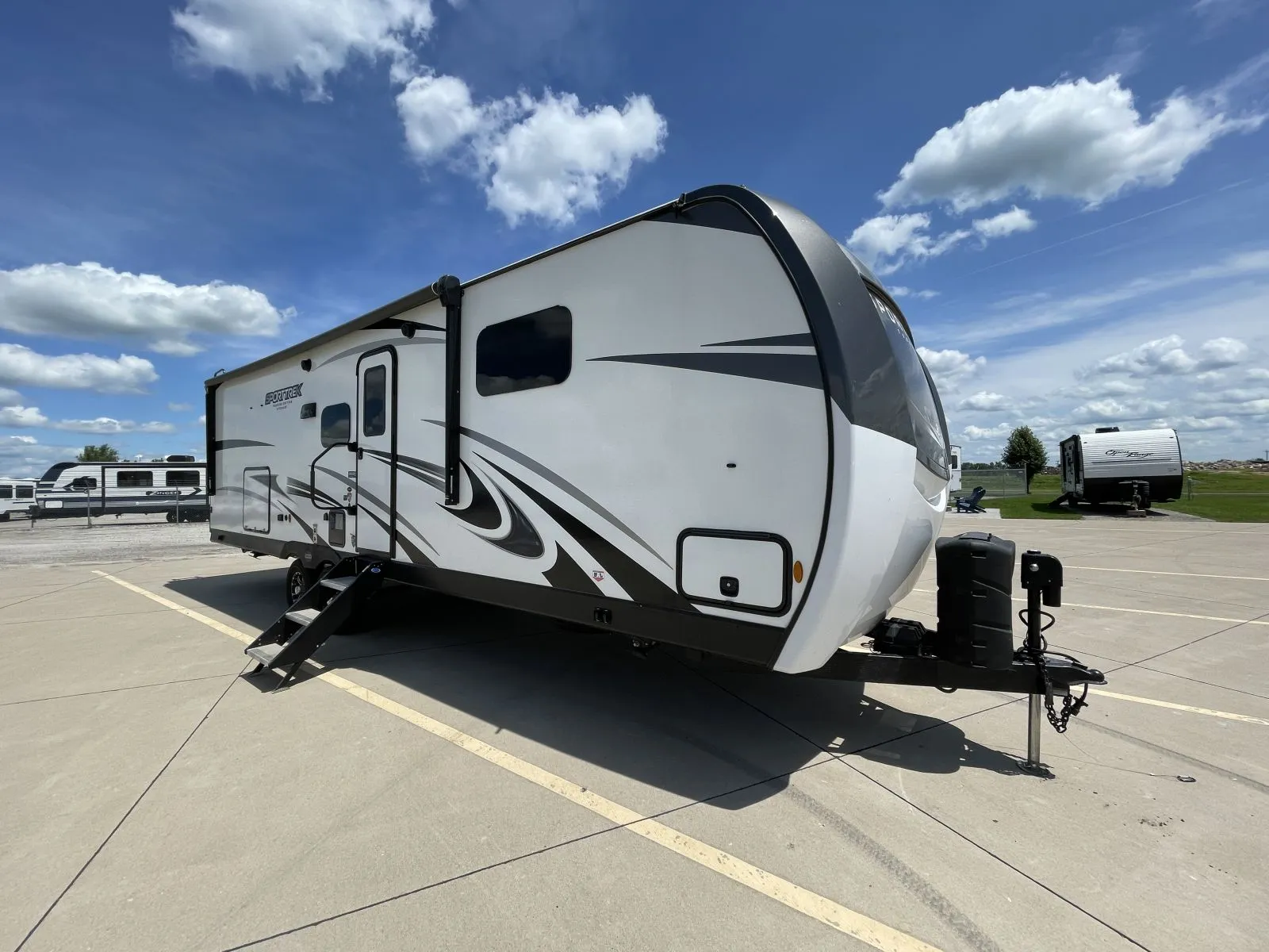 2022 Venture RV SPORTTREK TOURING EDITION 302VRB - Photo 2