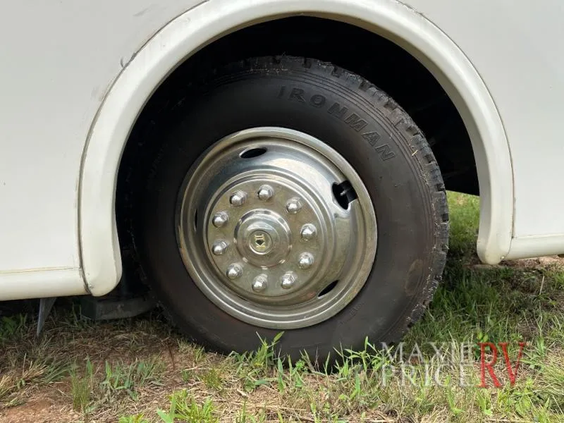 2018 Thor Motor Coach Hurricane 35M - Photo 3